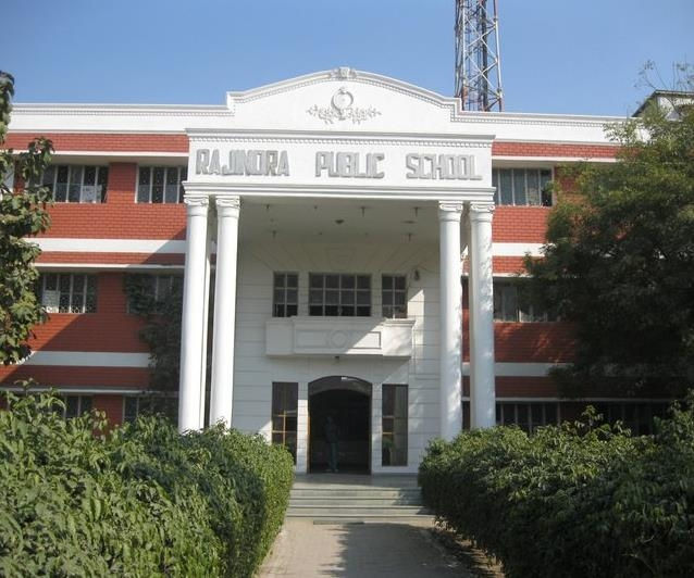 Rajindra Public School Logo