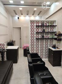 Saloni Parlour Active Life | Salon