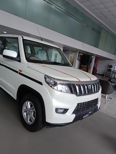 SIDDHI LAXMI MOTORS - MAHINDRA Automotive | Show Room