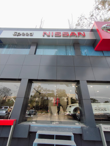 SPEED NISSAN Automotive | Show Room