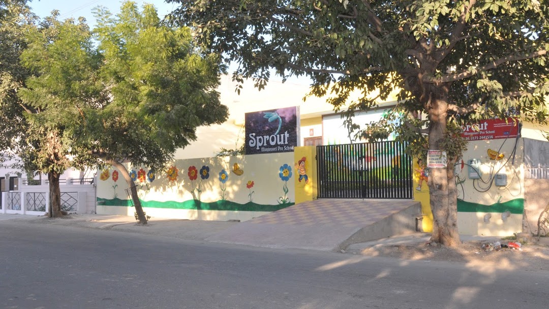 Sprout Montessori Preschool & Day Care Logo