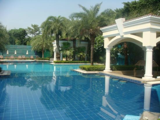 The Palms Town & Country Club Gurgaon Resort 004