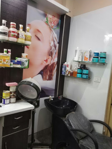 UNIQUE MAKEUP STUDIO Active Life | Salon