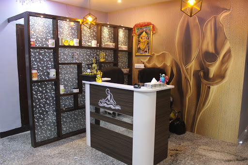 Urban Unwind Unisex Salon & Therapy Active Life | Salon
