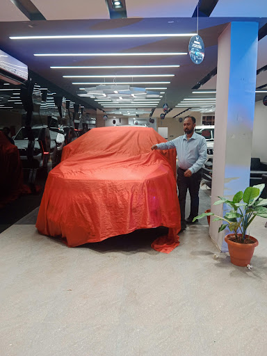 VVC Mahindra Showroom Attapur Automotive | Show Room