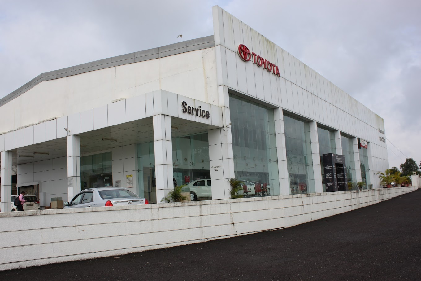 WASAN TOYOTA Showroom Automotive | Show Room