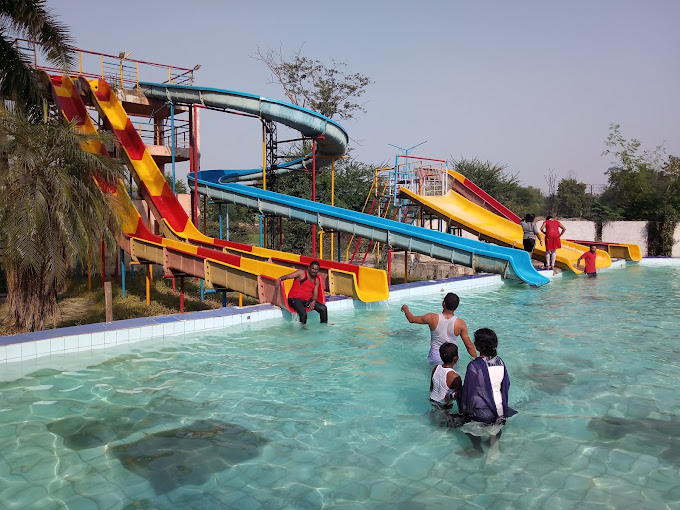 Water World Water Park - Logo