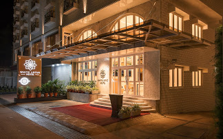 White Lotus Hotel - Logo